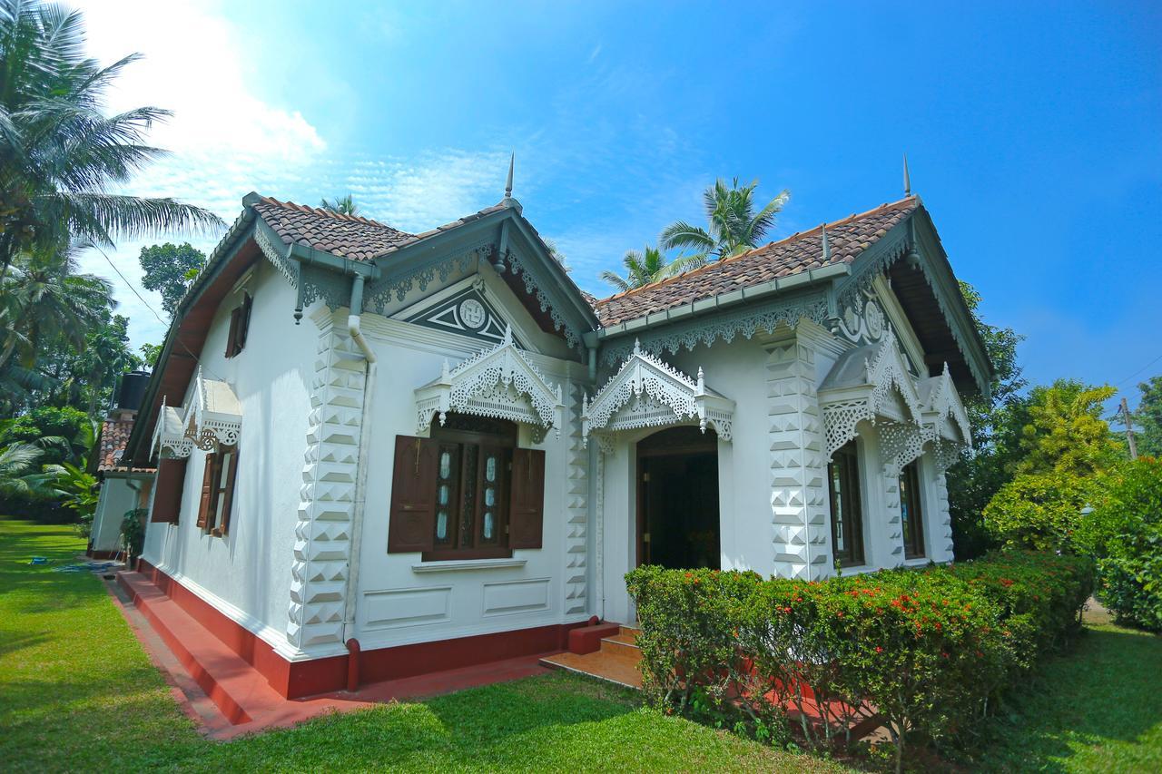 Old Parkland Hostel Гале Екстериор снимка